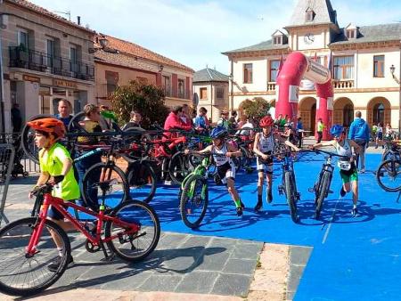 Imagen Más de un centenar de duatletas se dieron cita en la I Jornada Escolar de Duatlón de la Diputación en Bernardos